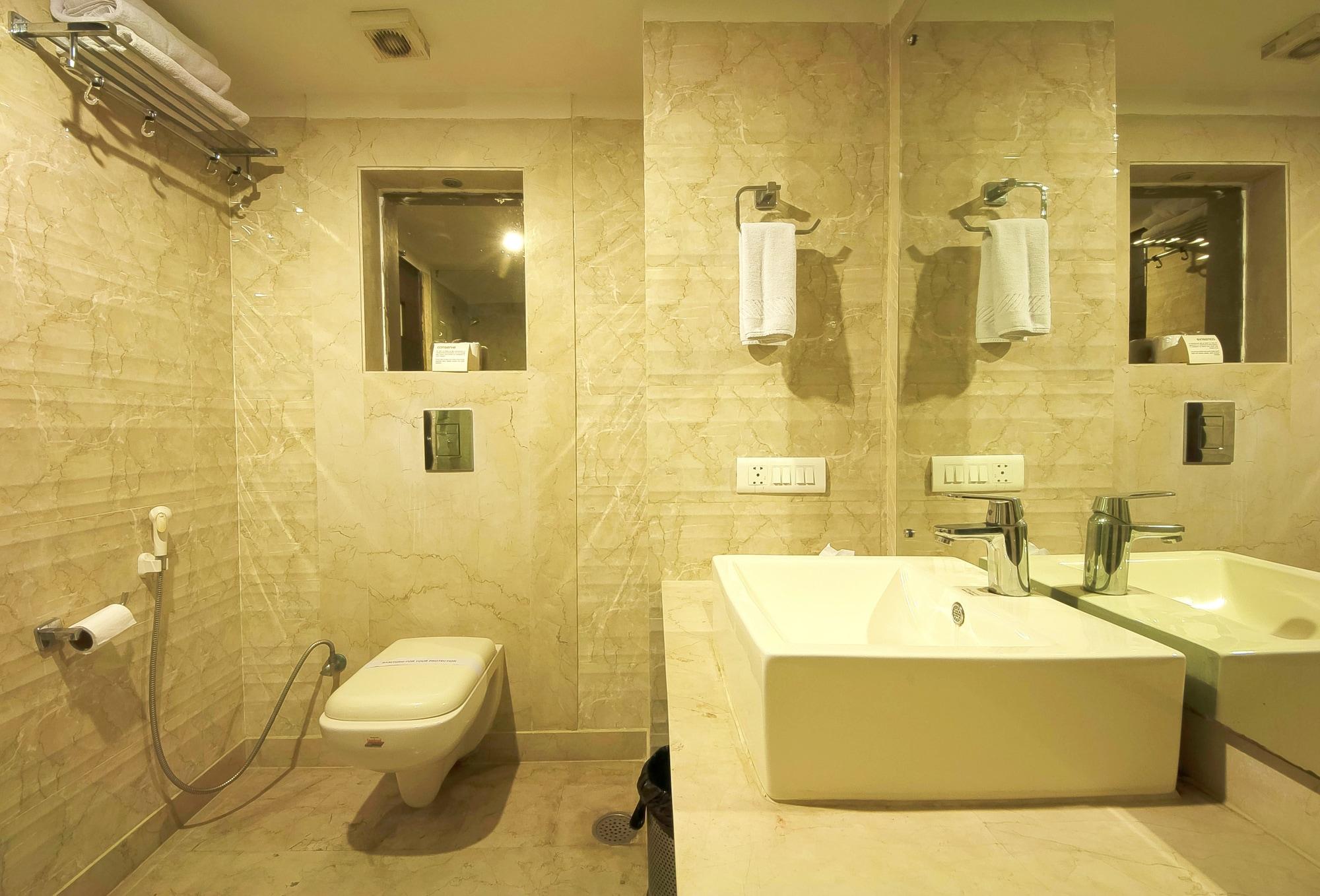 Hotel Le Roi Near Railway Station