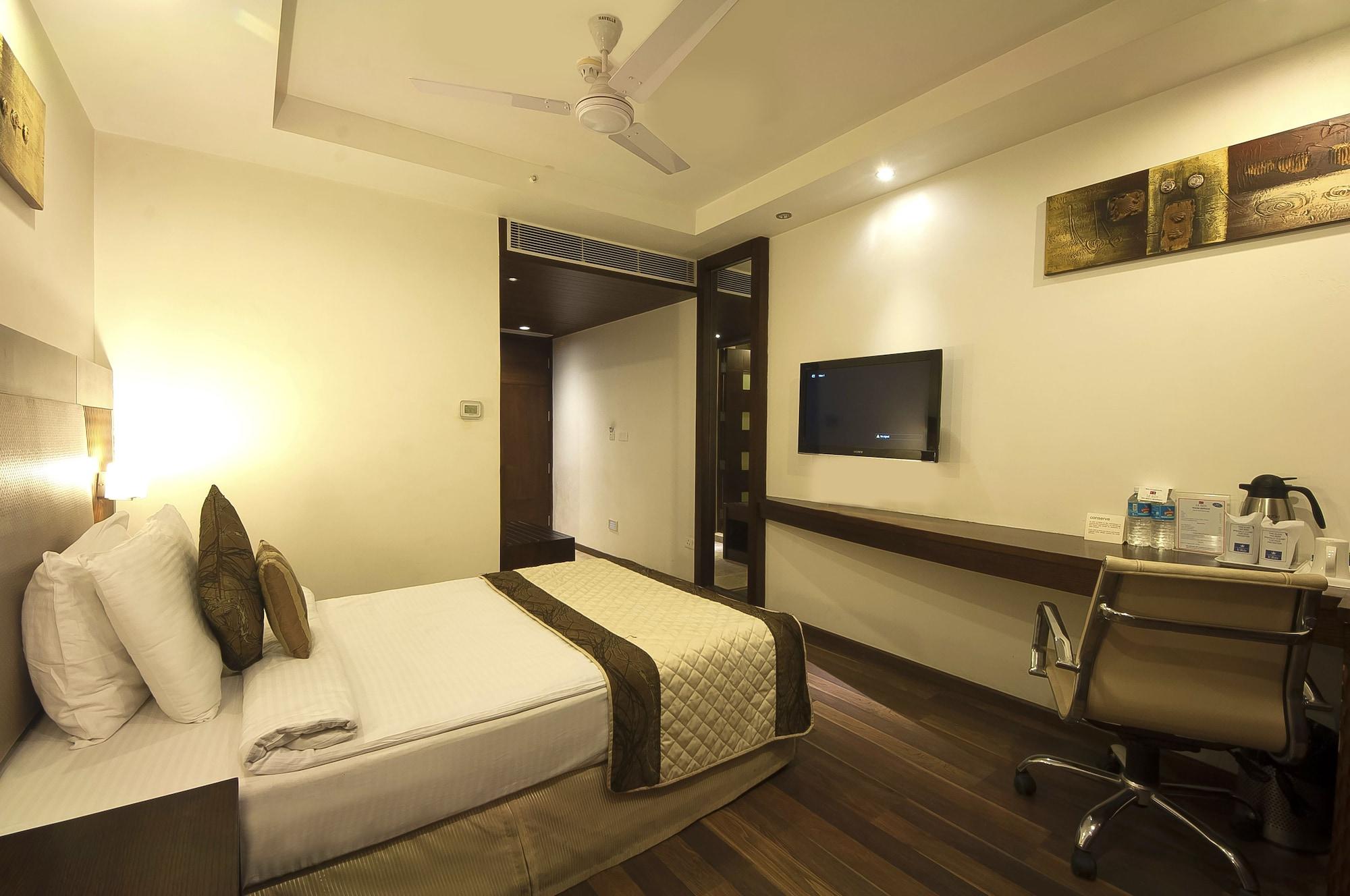 Hotel Le Roi Near Railway Station New Delhi