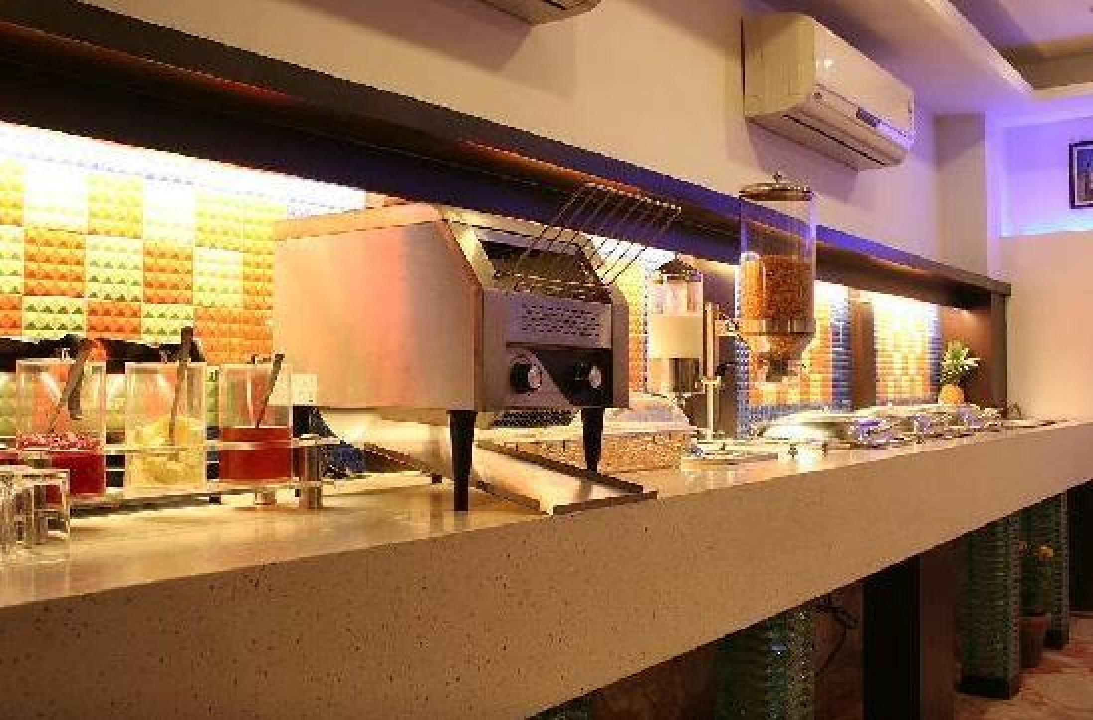 Hotel Le Roi Near Railway Station 3*