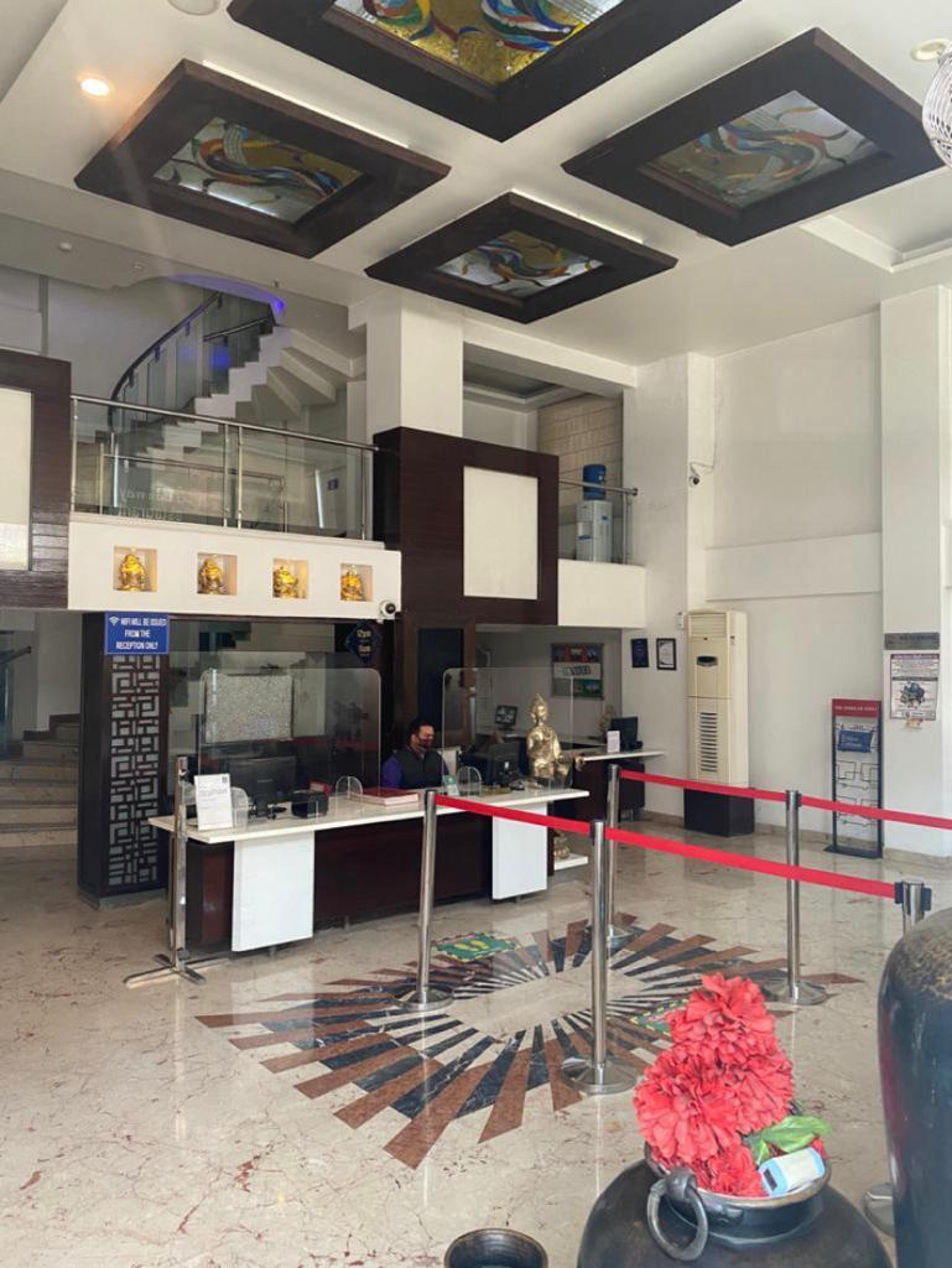 Le Roi Near Railway Station Hotel 3*