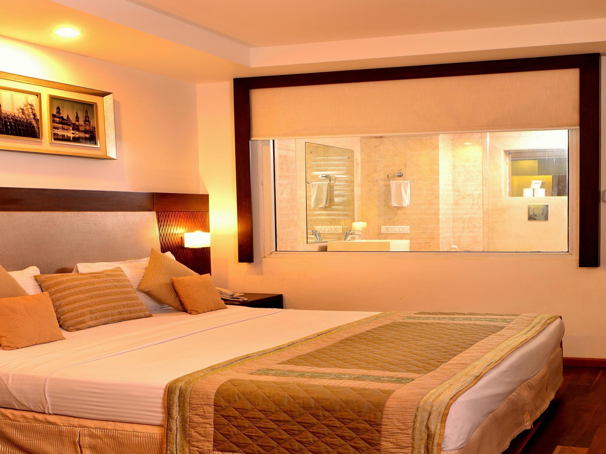 Le Roi Near Railway Station Hotel 3*