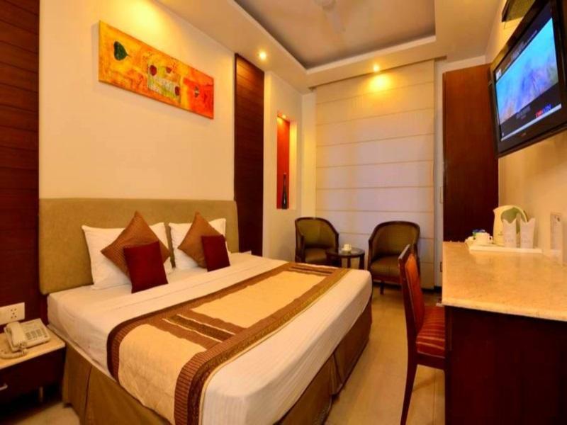 Le Roi Near Railway Station 3*