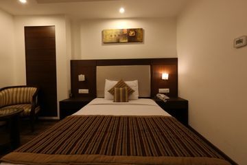 Hotel Le Roi Near Railway Station