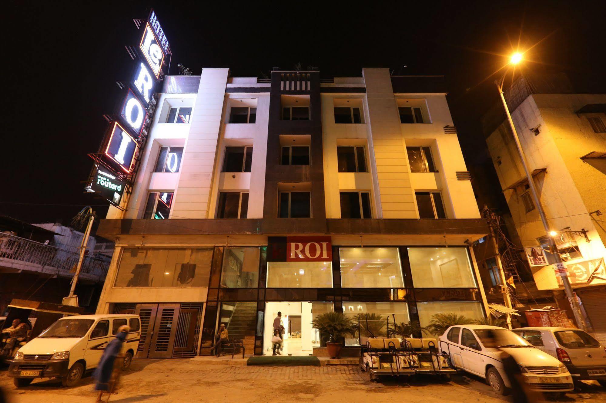 Le Roi Near Railway Station