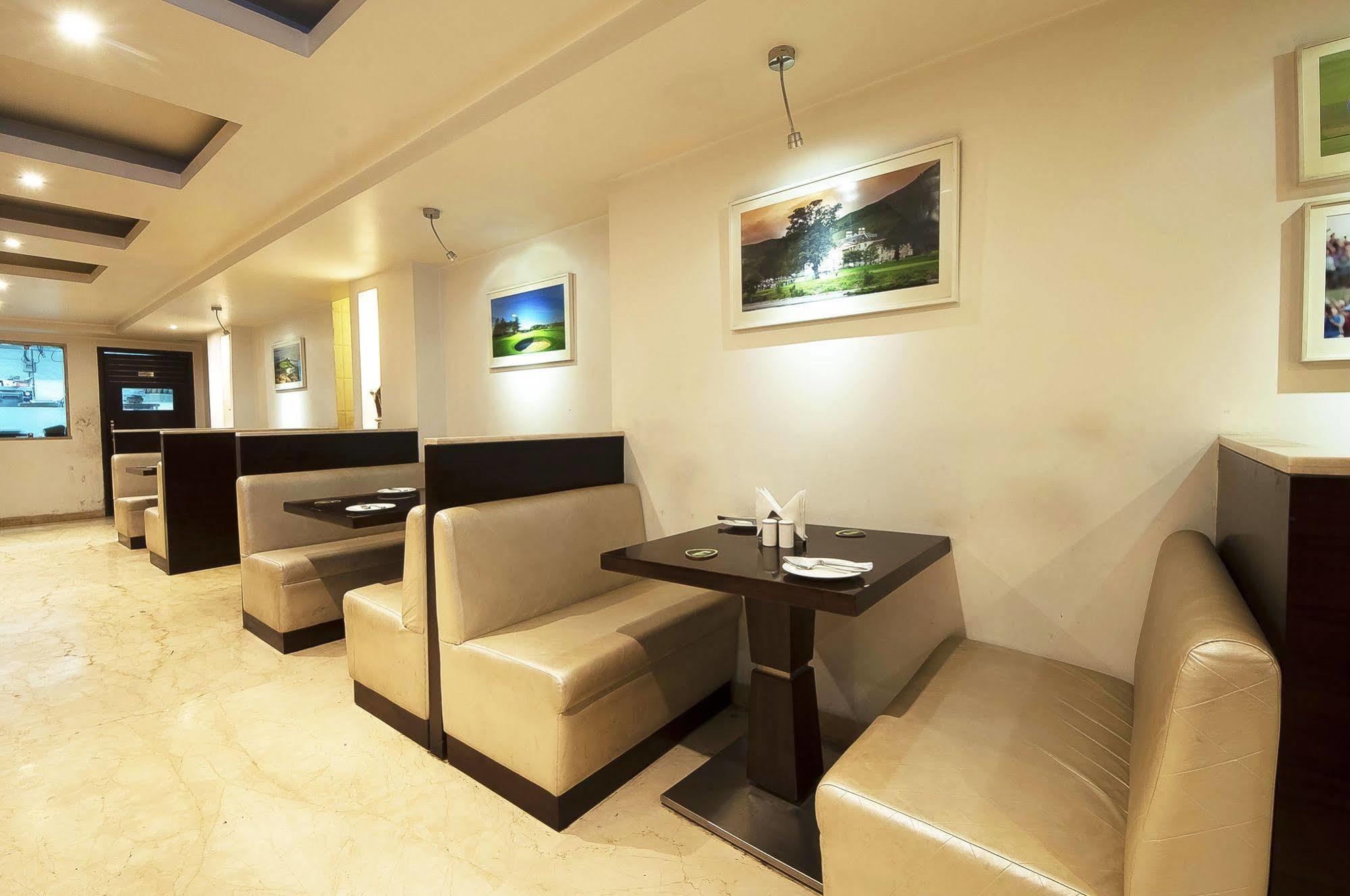 Le Roi Near Railway Station Hotel 3*