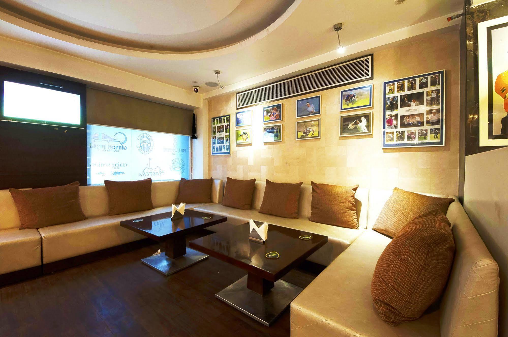 Hotel Le Roi Near Railway Station New Delhi