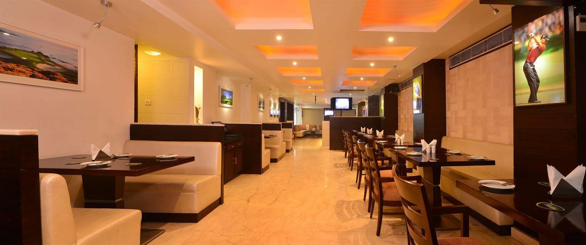 Hotel Le Roi Near Railway Station
