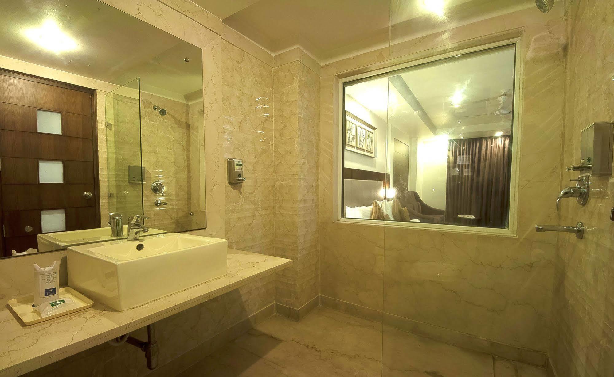 Le Roi Near Railway Station Hotel 3*