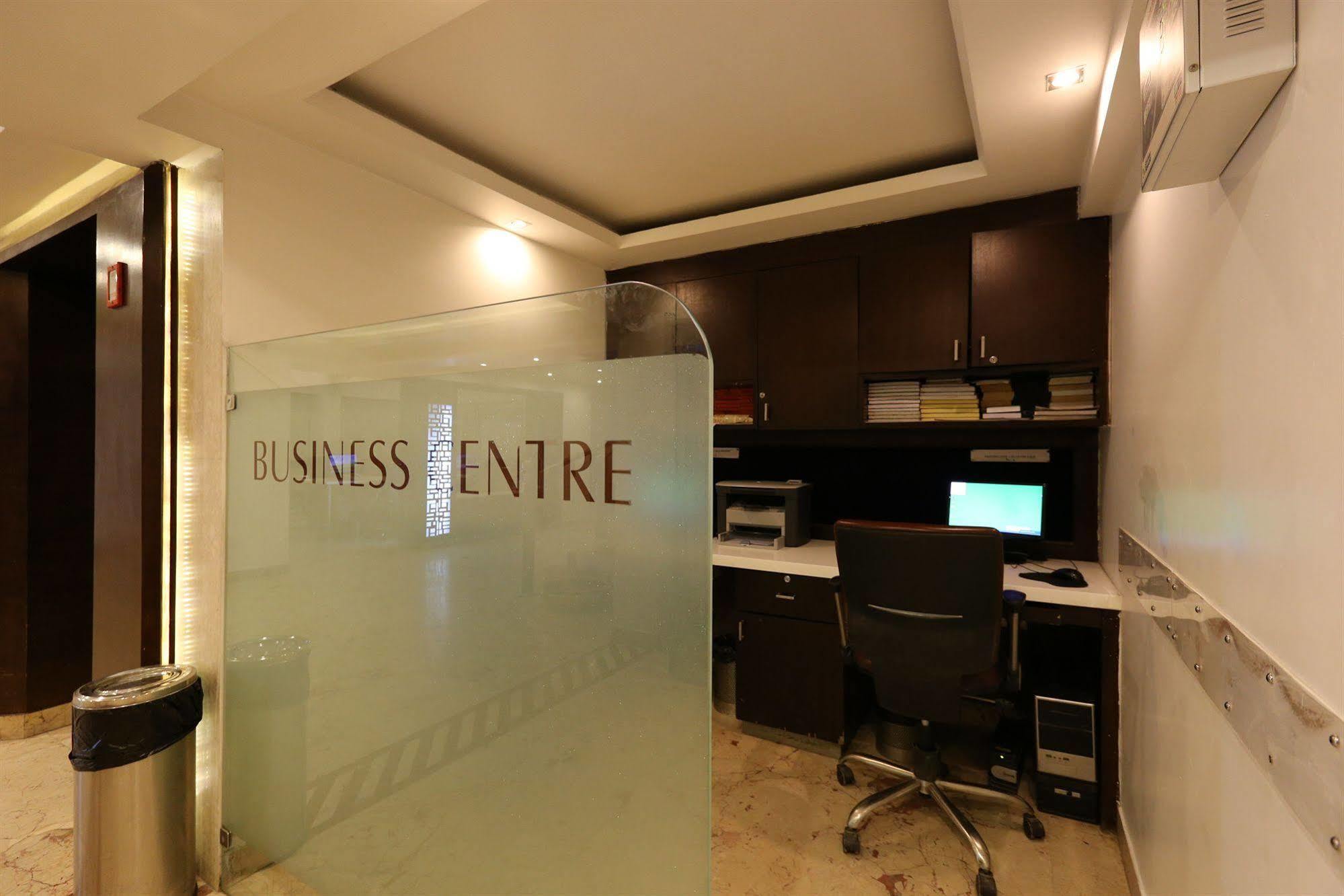Hotel Le Roi Near Railway Station New Delhi