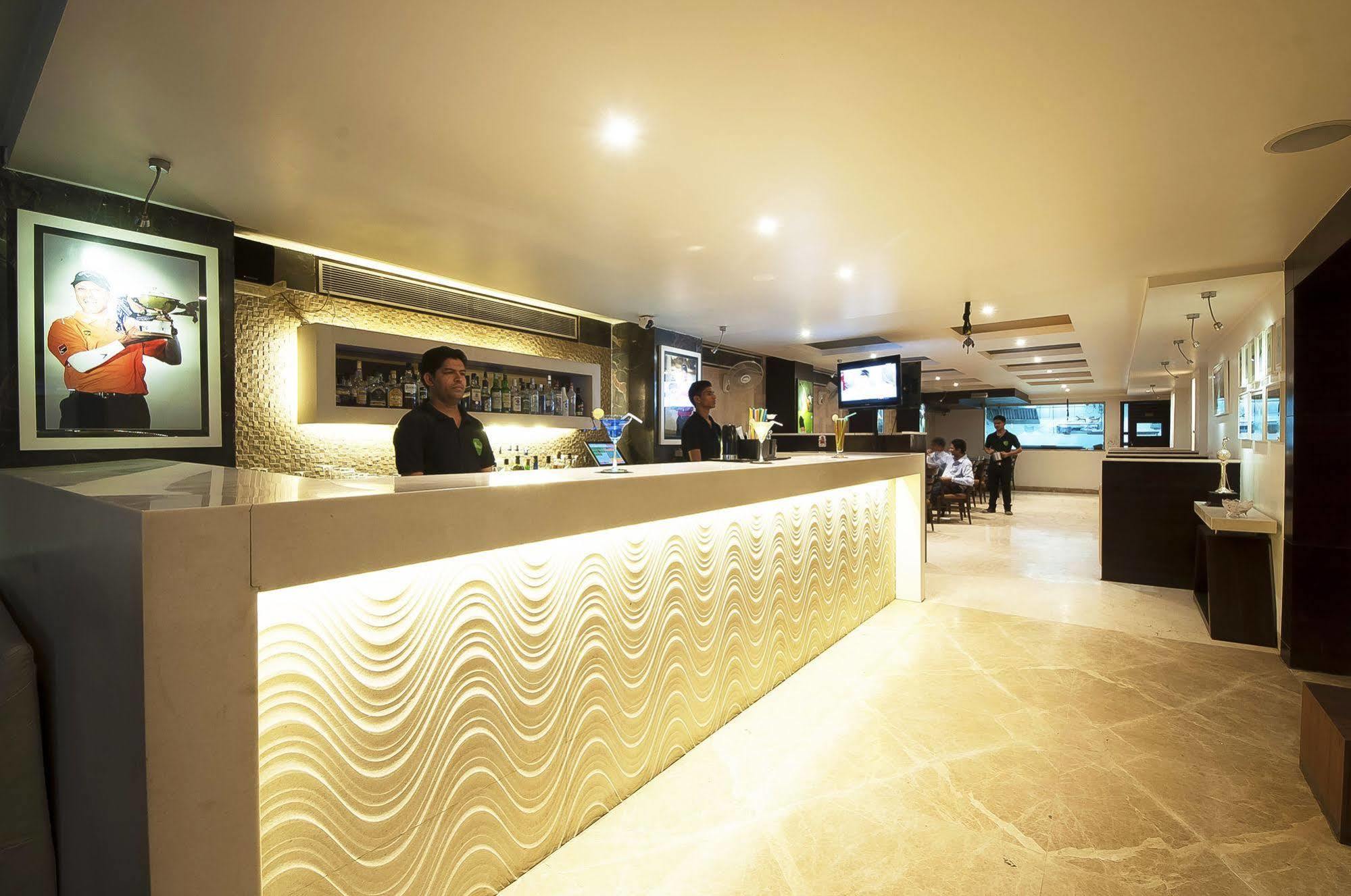 Hotel Le Roi Near Railway Station 3*