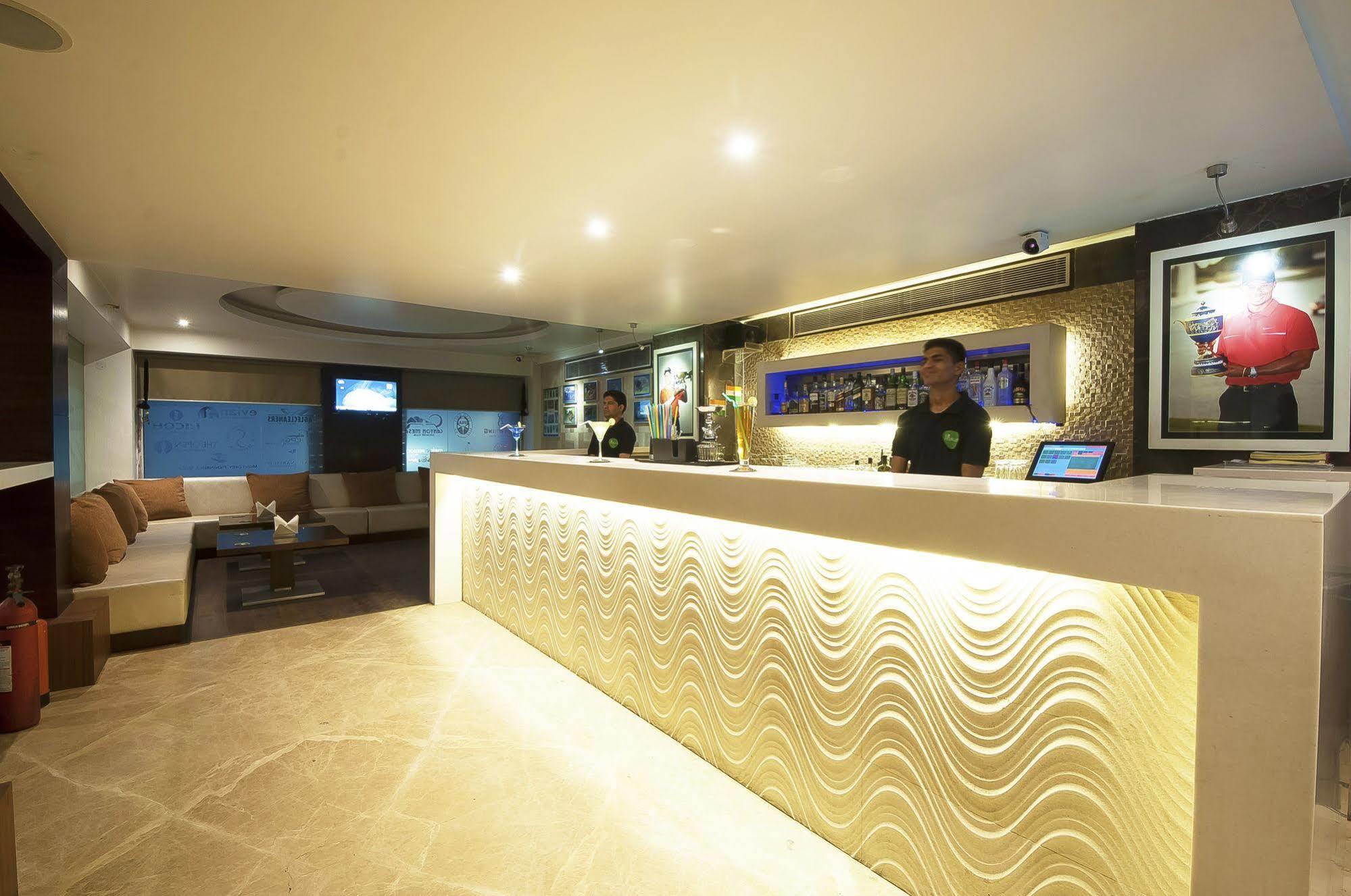 Le Roi Near Railway Station Hotel 3*