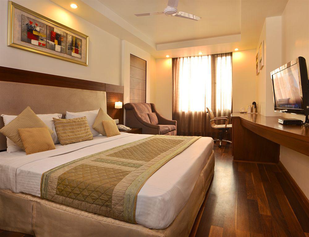 Hotel Le Roi Near Railway Station New Delhi